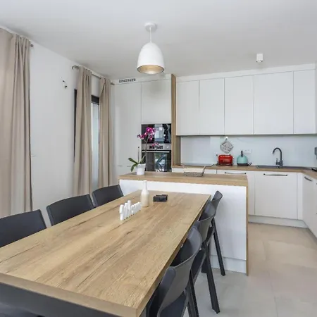 Luna Apartment